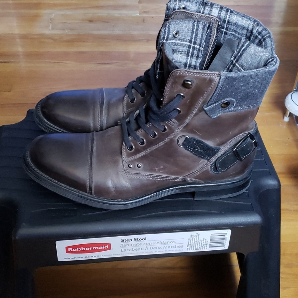 Boots - Picture 2 of 4